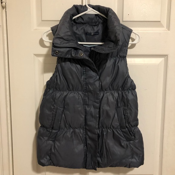 GAP Jackets & Blazers - GAP women’s puffer vest - 100% down!